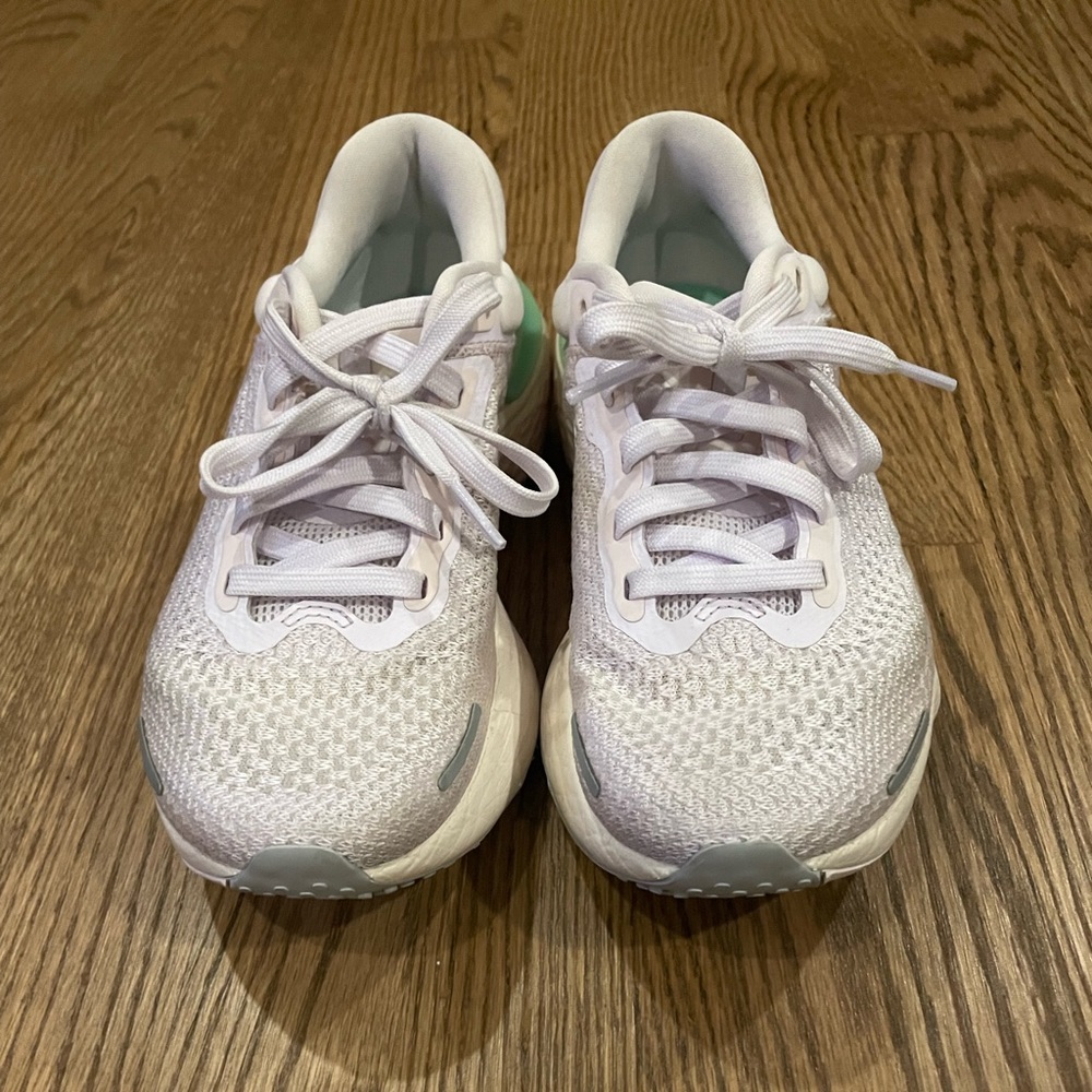 Women’s size 7 Nike Zoomx Invincible